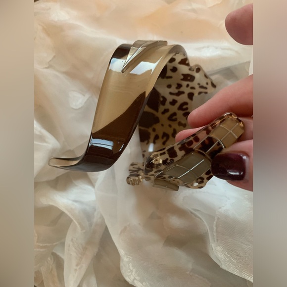 Unique acrylic arm bracelet. It’s a cross between a guitar and a alligator - Picture 2 of 10